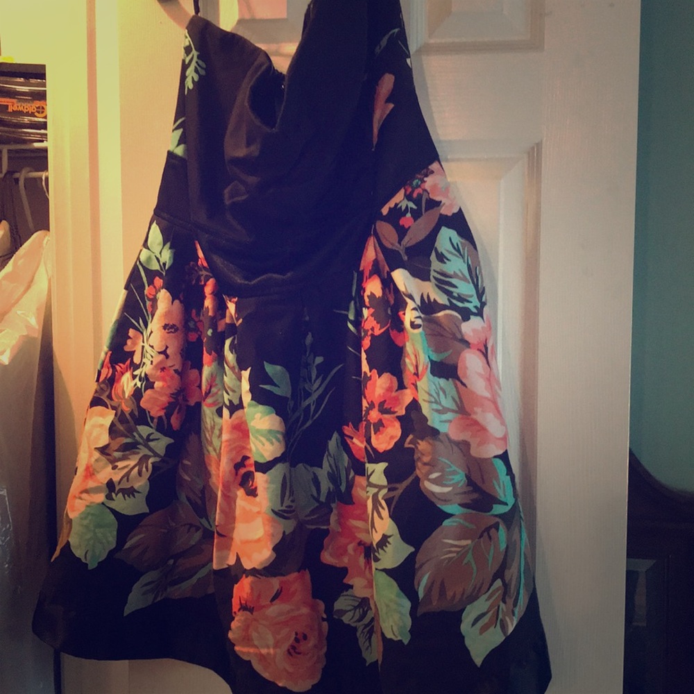 Torrid flower strapless dress